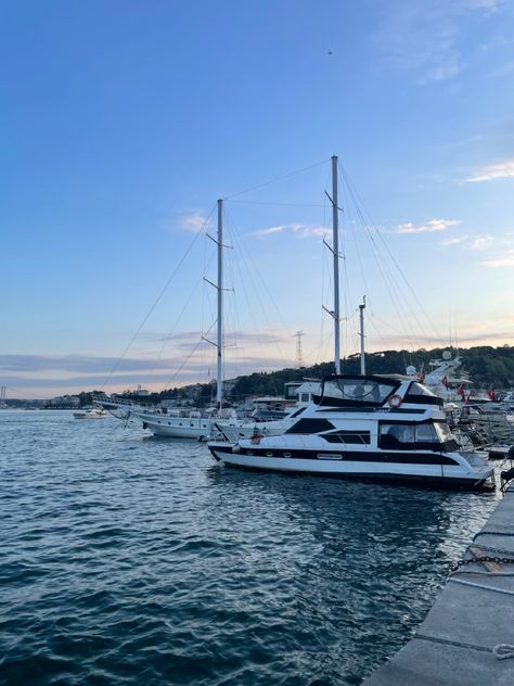 #seashore #seaside #sahil #istanbul #marmaris #bebek #yacht Calm Waters, Coastal Life, Marmaris, Clear Sky, Calm Water, The Calm, By The Sea, Yachts, Istanbul