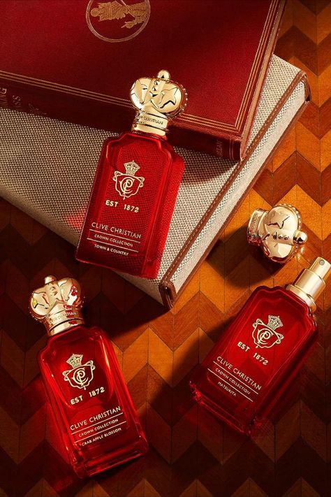 Originally created in 1925 and famously worn by Winston Churchill, Town & Country was a shining star of a new era of the Crown Perfumery Company. Today it is reimagined with the Clive Christian hallmarks of complexity, concentration and dedication to the finest ingredients - perfectly crafted for self expression. Crisp with refreshing notes from the most elegant of herbs resting on a deeper base. Capturing the natural beauty of the countryside and the elegance of London town. Clive Christian Perfume, Crown Collection, Billionaire Luxury, Crystal Bottle, Christian Images, Clive Christian, London Town, Winston Churchill, Perfume Oil