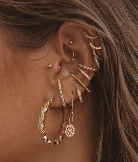 Jay.Nicole on Instagram: “Ear candy 🍭” Ear Piercings Placement Chart Baddie, Ear Piercing Ideas Minimalist, Ear Piercings Design, Unique Ear Piercings, Ear Piercings Chart, Cool Ear Piercings, Pretty Ear Piercings, Cute Ear Piercings, Ear Style