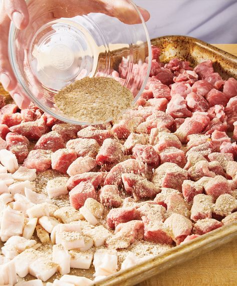 Bratwurst Seasoning Recipes, Brat Seasoning Recipe, Homemade Bratwurst Seasoning, Homemade Brats Recipes, Homemade Brats, Homemade Bratwurst Recipes, Homemade Bratwurst, German Treats, Diy Sausage