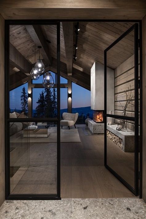 Luxury Chalet Interior, Winter House Exterior, Mountain Interiors, Luxury Ranch, Cabin Aesthetic, Cabin Inspiration, Chalet Interior, Chalet Design, Casa Container