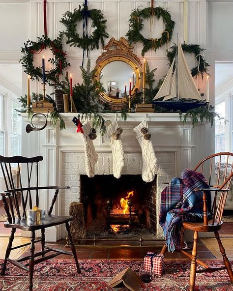 Christmas In New England, New England Christmas Aesthetic, Coastal Christmas Aesthetic, New England Christmas Decor, Colonial Christmas Decorating, Nantucket Christmas, New England Decor, Cozy Aesthetics, New England Interior