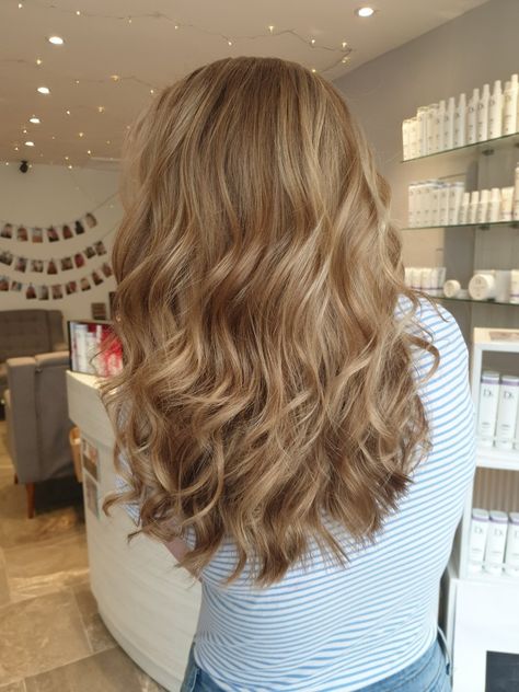 Natural Dark Blonde Highlights, Natural Blonde Dyed Hair, Natural Brown Blonde Hair, Deep Honey Blonde Hair, Dark Blonde Red Hair, Honey Hair With Highlights, Blonde Balayage Highlights On Brown Hair, Dirty Honey Blonde Hair, Natural Blonde Balayage On Brown Hair