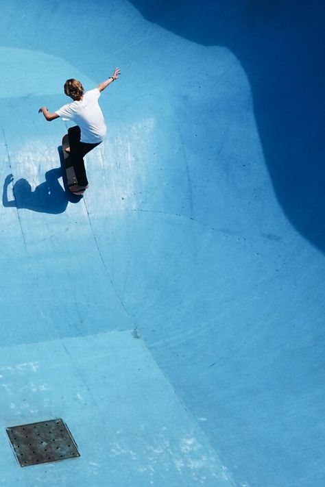 cruising in blue Mura Masa, Skateboard Images, Jaime Reyes, Skateboarding Aesthetic, Skateboard Photos, Skate Aesthetic, Skateboard Aesthetic, Skater Aesthetic, People Search