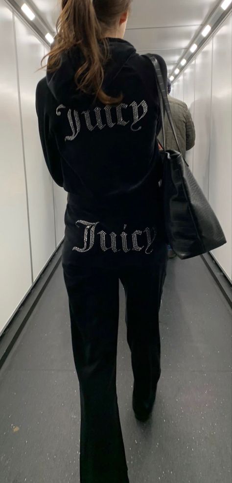 Og Juicy Tracksuit, Miss Runway Tracksuit, Juicy Couture Tracksuit Black Women, Juicy Couture Airport Outfit, Juicy Couture Aesthetic Tracksuit, Juicy Outfit Track Suits, Black Juicy Couture Tracksuit 2000s, Juicy Cotoure Tracksuit Outfit, 2000s Juicy Tracksuit