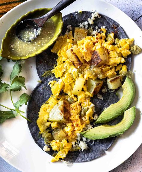 Egg Breakfast Tacos, Hatch Green Chili Recipe, Egg Tacos, Potato And Egg Breakfast, Recipe With Potatoes, Breakfast Tacos Recipe, Green Chili Recipes, Roasted Poblano Peppers, Fluffy Scrambled Eggs