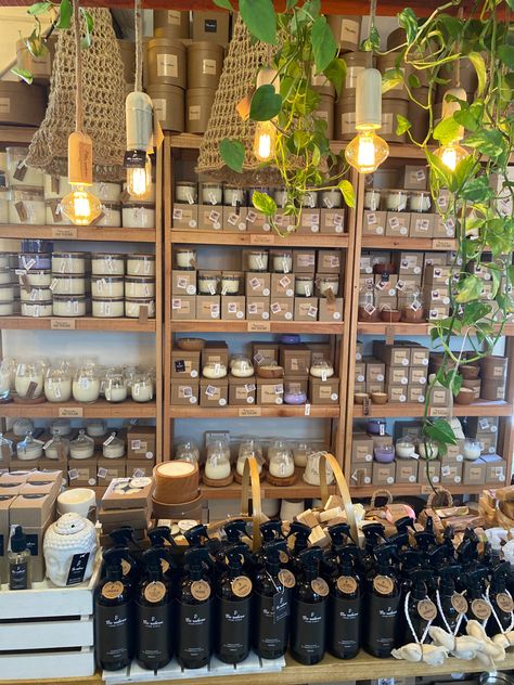 Candle Shop Interior Design, Candle Shop Interior, Candle Shop Display, Candle Display Ideas, Candle Store Display, Apothecary Store, Boutique Store Displays, Market Stall Display, Apothecary Decor