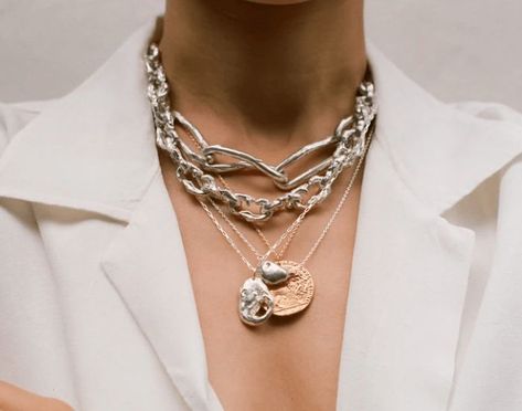 how to wear coin necklaces and trending gift ideas Best Accessories, Medallion Necklace, Classy Jewelry, 24kt Gold, Timeless Jewelry, Chunky Necklace, Necklace Designs, Chain Lengths, Jewelry Inspiration