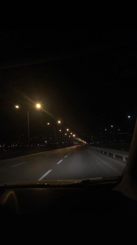 Picture Of Road At Night, Survive The Night Aesthetic, Highway Wallpaper Night, Car Pictures Instagram Night Aesthetic, Highway Pictures Night, Aesthetic Road Pictures Night, Picture In Car At Night, Driving On The Highway At Night, Aesthetic Fake Pictures