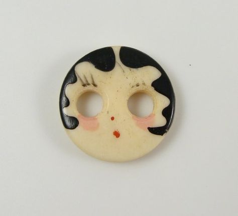 Painting Faces, Unique Buttons, Vintage Sewing Notions, Bumbo, Flapper Girl, Button Cards, Antique Buttons, Button Art, Sewing Items