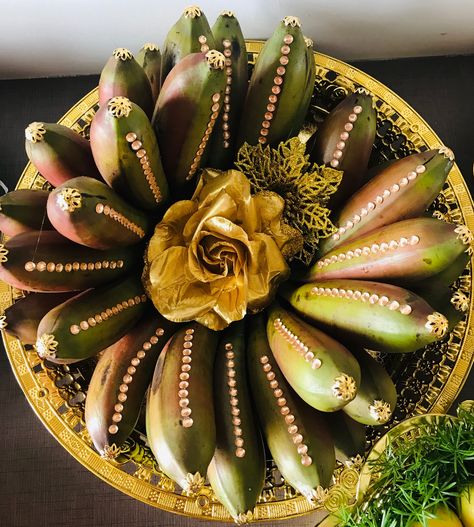 Sweet Plate Decoration Ideas, Pineapple Plate Decoration, Varusai Thattu Decoration, Jewellery Plate Decoration, Banana Plate Decoration, Seer Plate Decoration, Coconut Plate Decoration, Seer Plate Decoration Ideas, Poonal Decoration