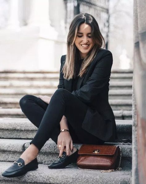 Lovely leather lady loafers - Album on Imgur Loafers Outfits, How To Wear Loafers, Loafers Outfit, Instagram Look, Business Outfit, Casual Work Outfits, Black Women Fashion, All Black Outfit, Looks Chic