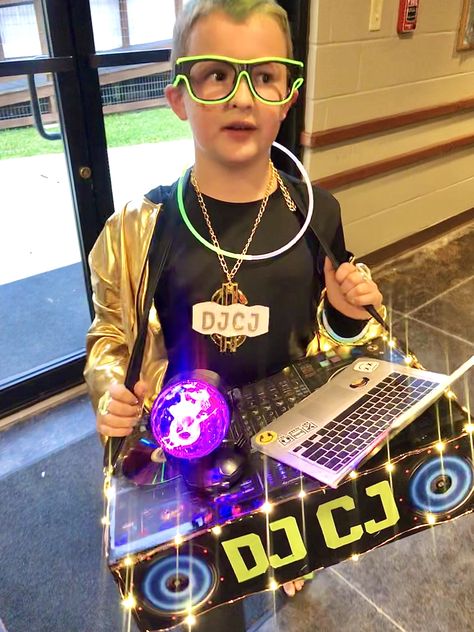 Dj Costume Ideas, Dj Costume Women, Diy Dj Turntable Costume, Dj Costume, Boys Halloween Costumes Diy, Kid Costumes, School Spirit Days, Spirit Days, Costumes Diy