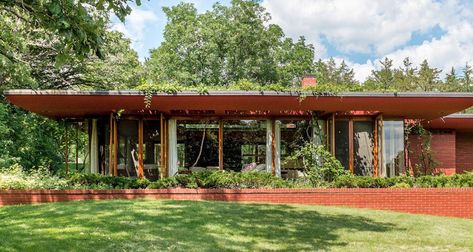 The utopian Usonian - passivehouseplus.ie Usonian Architecture, Frank Loyd Wright Houses, Frank Lloyd Wright Interior, Usonian Style, Frank Lloyd Wright Style, Frank Lloyd Wright Usonian, Usonian House, Robie House, Frank Lloyd Wright Architecture