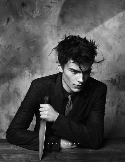 Bo Develius, Xavier Samuel, Character Inspiration Male, Writing Characters, Black And White Photograph, Six Of Crows, Story Characters, Crescent City, 영감을 주는 캐릭터