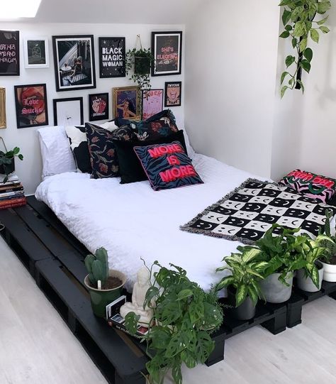 Black Pallet Bed Frame, King Size Bed On Floor Ideas, King Mattress On Floor Ideas, Floor Beds Aesthetic, Black Pallet Bed, Mattress On The Floor Aesthetic, Floor Bed Ideas For Adults Small Room, Bed On Floor Aesthetic, King Bed On Floor Ideas