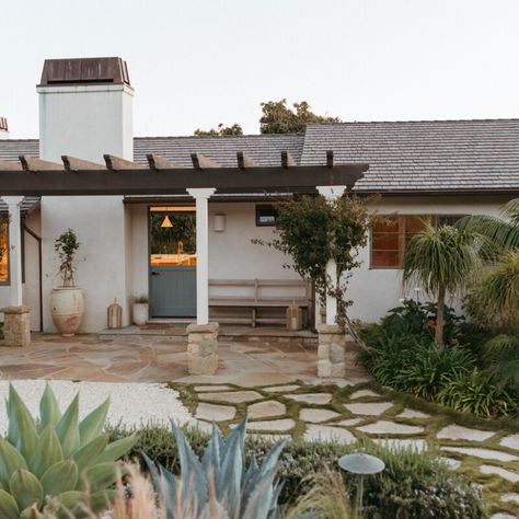 This Historic California Farmhouse Renovation is Inspiring California Ranch Style Homes Exterior, Spanish Ranch Style Homes, California Ranch Style Homes, Farmhouse Villa, California Farmhouse, Spanish Farmhouse, Montecito California, Inspiring Homes, Ranch House Exterior