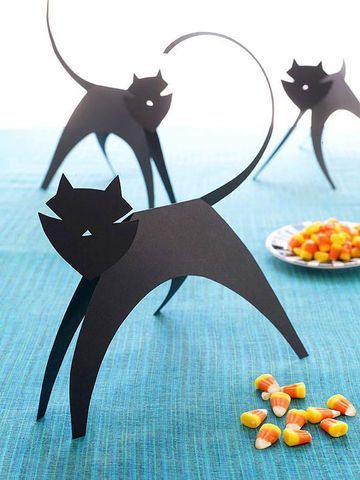 Our sleek family of construction paper cats is the purr-fect project for little crafters. @deuxpardeuxKIDS Paper Cat Craft, Paper Cats, Cat Template, Labu Halloween, Simple Crafts, Cool Paper Crafts, Colorful Paper, Kitty Party, Halloween Drawings