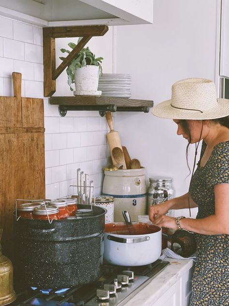 Canning Vegetables And Fruits - The Essentials You Need To Know Plus Delicious Recipes! - Azure Farm Canning Aesthetic, Ariel Core, Can Vegetables, Canning Photography, Canning Water, Can Tomatoes, Ball Canning, Happy Future, Caramel Pears