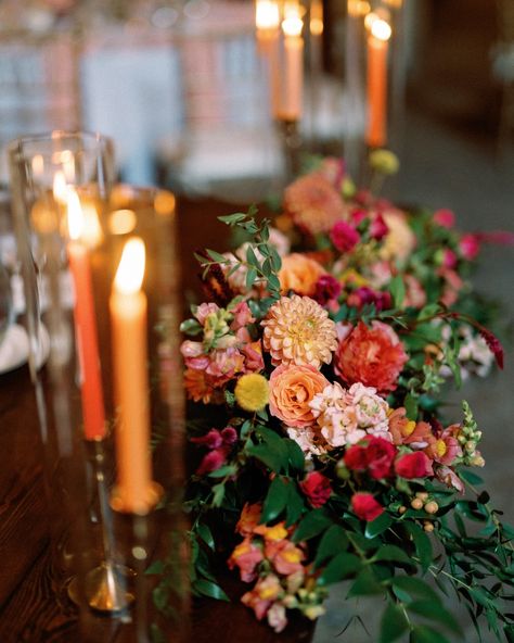 The colors at this late summer wedding were absolutely stunning! With deep orange, hot pink, soft light pink, and rich dark green, the floral arrangements created a beautiful, romantic, and warm atmosphere that perfectly captured the essence of the season.  

Featuring vibrant snapdragons and elegant dahlias, the florals brought a captivating energy to every corner of the celebration. The bold colors combined with the lush greenery added a sense of richness and romance. Wedding Colors Late Summer, Late Summer Floral Arrangements, Green Pink And Orange Wedding, Mums Wedding Flowers, Late Summer Wedding Colors, Mums Wedding, Late Summer Wedding, Late Summer Weddings, Low Centerpieces