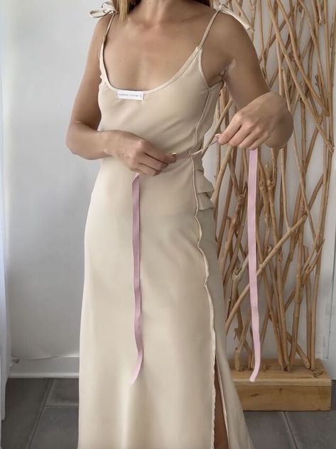 How To Tighten Satin Dress, How To Adjust Satin Dress, How To Tighten Dress Hack, Tightening Dress Hack, Hack To Tighten Dress, Tighten Waist On Dress, Tighten A Dress Hack, Diy Tighten Dress, How To Tighten The Waist Of A Dress