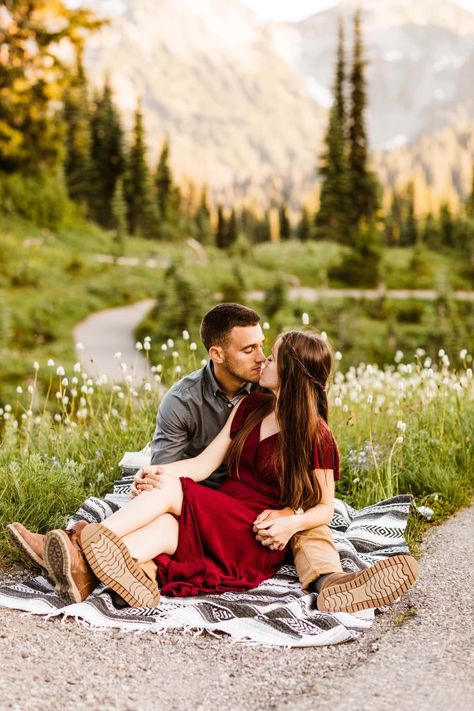 Engagement Photos On Blanket, Couple Blanket Pictures, Blanket Pictures Photo Ideas, Glamping Pictures, Couples Blanket Pictures, Engagement Photos Blanket, Blanket Engagement Photos, Couple Fall Poses, Blanket Poses