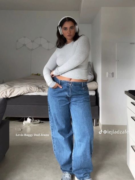 Clothing Styles Midsize, Aesthetic Fit Inspo Mid Size, 210 Pounds Woman, Winter Clothes Midsize, 185 Pounds Woman, Medium Size Winter Outfits, Mid Size Fashion Going Out, Low Rise Plus Size Outfit, Plus Size Outfits For College