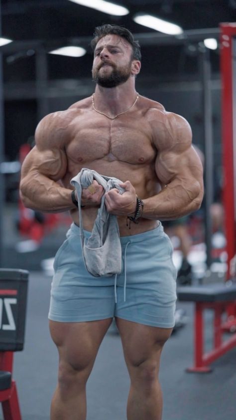 Tall Bodybuilder Men, Mens Physique Bodybuilding, Gym Guys Physique, Big Muscle Man, Big Muscular Man, Body Builder Men, Extreme Bodybuilding, Back Muscles Men, Big Muscular Men