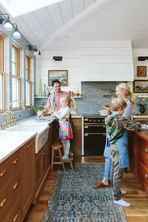 Ranch Kitchen Renovation, Style By Emily Henderson Kitchen, Kitchen Breakfast Area Ideas, Emily Henderson Dining Room, Non Open Concept Kitchen, New Farmhouse Kitchen, Braun Kitchen, Emily Henderson Kitchen, Unique Kitchen Ideas