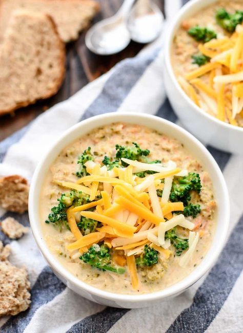 My all-time favorite recipe for delicious Broccoli Cheese Soup! Slow cooker recipe that's super quick and easy. Made with lots of fresh broccoli and cheddar, and always a crowd pleaser! @wellplated Dinners Under 500 Calories, Quick Vegetarian Dinner, Slow Cooker Broccoli, Vegetarian Slow Cooker Recipes, Stew Soup, Broccoli Cheese Soup Recipes, Cheese Soup Recipes, Slow Cooker Vegetarian, Crockpot Soup Recipes