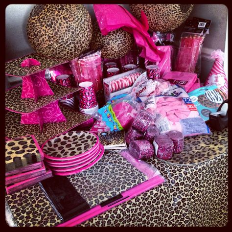 Hot pink and leopard print baby shower - I want to know where to find all this!! Pink And Cheetah Party, Pink Y2k Birthday Party, Pink Cheetah Print Birthday Party Ideas, Mcbling Party Decor, Jersey Shore Aesthetic Party, Trashy Y2k Birthday, Leopard Theme Birthday Party, Cheetah Print Baby Shower Ideas, Leopard Print Party Theme