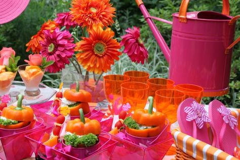 Individual "lunchboxes" with chicken salad served in a lettuce-lined sweet pepper, accompanied by a grape tomato kabob. Spring Centerpieces, Garden Party Favors, Tables Decorations, Balloon Wedding, Orange Party, Themes Ideas, Orange Table, Hat Display, Summer Garden Party