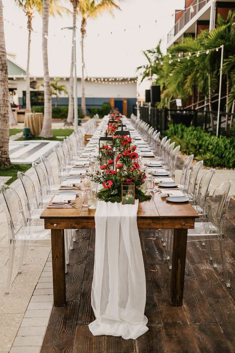 Tropical Wedding Photography at The Perry Hotel, Key West, FL - LukasG Tropical Wedding Photography, Caribbean Decor, Tropical Table, Tropical Wedding Theme, Key West Hotels, Florida Keys Wedding, Key West Wedding, Key West Fl, Themed Weddings