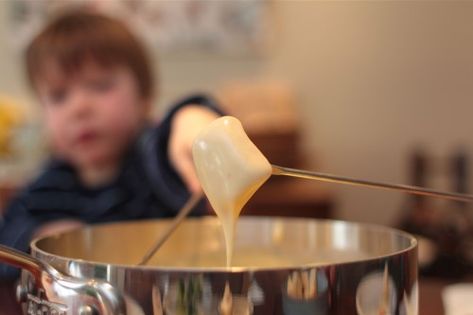 A simple fondue recipe to make and enjoy with kids Cheddar Fondue, Irish Lamb Stew, Fondue Night, Fondue Recipes Cheese, Fondue Party, Fondue Recipes, Lamb Stew, Valentine Dinner, How To Cook Shrimp