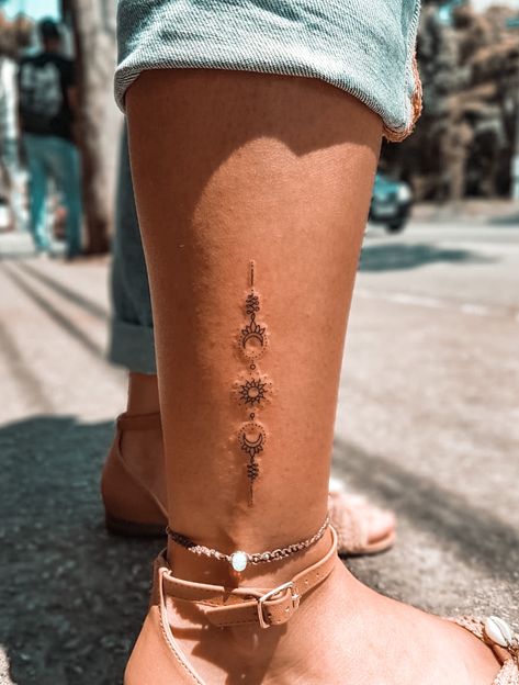 Cute Boho Tattoo Ideas, Tattoo Ideas Female Meaningful Unique Ankle, Boho Foot Tattoo, Kambo Tattoo, Tattoo Ideas Sternum, Tattoo Ideas Boho, Feminine Tattoos Unique, Unique Foot Tattoos, Feminine Tattoos Ideas