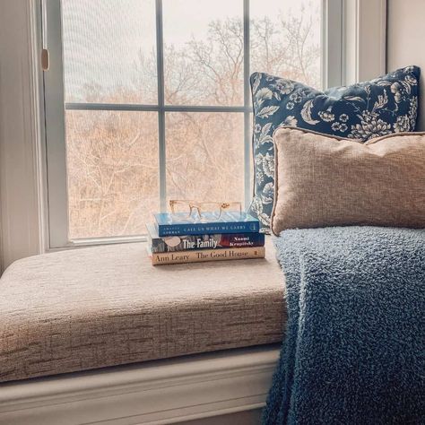 Diy Bay Window Seat Cushion, Window Seat Cushion Diy, Diy Window Seat Cushion, Booknook Ideas, Diy Bay Window, Seat Cushions Diy, Bay Window Seat Cushion, Diy Bench Cushion, Bay Window Benches