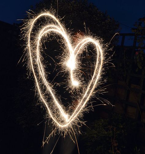 Creative photography ideas: create light trails with sparklers. http://www.digitalcameraworld.com/2013/12/29/creative-photography-ideas-create-light-trails-with-sparklers/ Light Trail Photography, Shape Photography, Sparkler Photography, Shutter Speed Photography, Light Painting Photography, Light Writing, Camera World, Long Exposure Photography, Light Trails