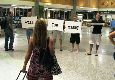 Purposal Ideas, Airport Proposal, Romantic Marriage, Best Wedding Proposals, In Airport, Ways To Propose, Mile High Club, Standing Abs, Proposal Photos