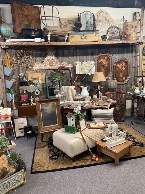 Thrift Store Booth Ideas, Corner Antique Booth Display, Small Vintage Booth Display, Spring Antique Booth Displays, Boho Antique Booth, Flea Market Booth Staging, How To Decorate A Flea Market Booth Display Ideas, Antique Booth Shelving Ideas, Antique Store Window Display