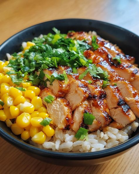 🌽 Street Corn Chicken Rice Bowl 🍗 A flavorful combination of juicy chicken, creamy street corn, and seasoned rice for a delicious, satisfying meal! Ingredients: 1.5 lbs (about 4) boneless, skinless chicken breasts 1 tablespoon olive oil 1 teaspoon chili powder 1 teaspoon cumin ½ teaspoon garlic powder ½ teaspoon paprika Salt and pepper, to taste 1 cup rice (jasmine or white) 2 cups chicken broth (or water) 1 cup frozen corn kernels ¼ cup mayonnaise 2 tablespoons sour cream ½ cup cotija or ... Jasmine Rice Meals, Dieting Aesthetic, Creamy Street Corn, Street Corn Chicken, Rice With Corn, Chicken Rice Bowl, Rice With Chicken, Corn Chicken, Rice Chicken