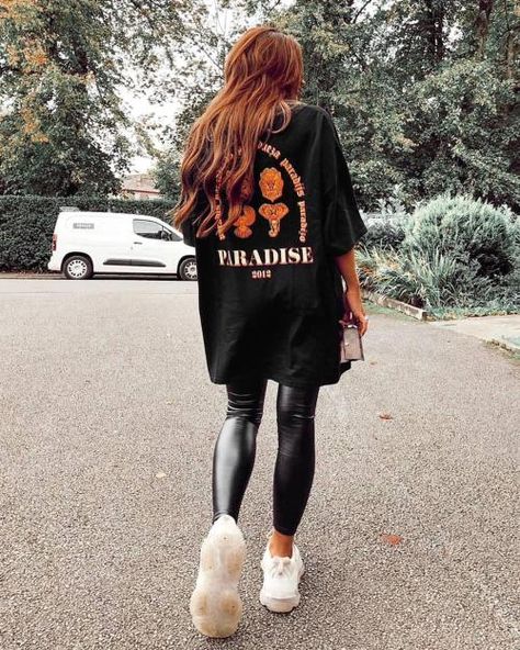 Oversized Tshirt Outfit Leggings, Shirt Outfit Casual, T-shirts Vintage, Oversized Tshirt Outfit Summer, Black Tshirt Outfit, Oversized Tee Outfit, Oversized Tshirt Outfit, Oversized Shirt Outfit, Oversize Outfit