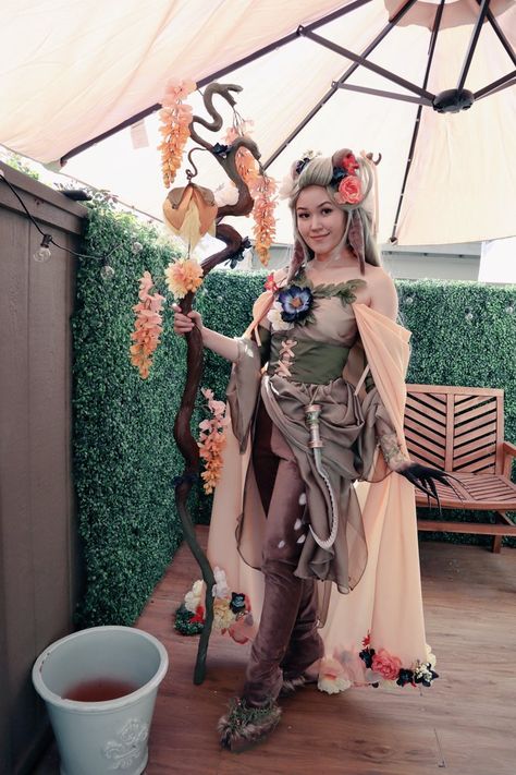 Fearne Critical Role Cosplay, Ren Faire Staff, Ren Faire Wood Elf, Female Druid Costume, Ren Faire Satyr, Mushroom Queen Costume, Druid Ren Faire, Saytr Cosplay Diy, Faun Costume Diy