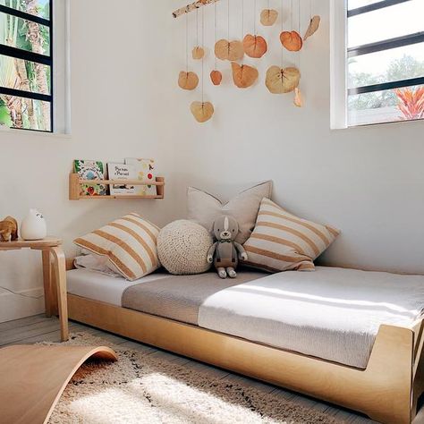 Meadow Bedroom, Floor Bed Mattress, Montessori Toddler Rooms, House Finishes, Kids Room Bed, Montessori Floor Bed, Toddler Floor Bed, Montessori Bedroom, Montessori Bed