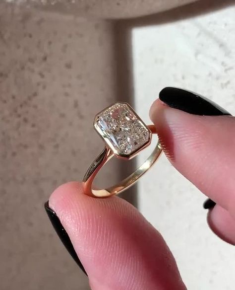 Frank Darling Custom Rings on Instagram: "The twist on this Twist: It stacks flush 🤯⁠ ⁠ Our traditional Twist setting only stacks flush with lower-set wedding bands, but this customer opted to remove the azure for a flush fit that still retains that curled side profile.⁠ ⁠ The Ring:⁠ • 1.84ct Radiant Lab Diamond⁠ • 8.75 x 6.11mm⁠ • G Color, SI1⁠ • 1.8mm Band⁠ • 18k Yellow Gold⁠ ⁠ #radiantcut #radiantcutdiamond #radiantdiamondring #solitairering #solitaireengagementring #engagementringideas #ringinspo #bezel #bezelset #bezelsetting #engagementrings #goldrings⁠ ⁠ 𝐖𝐚𝐧𝐭 𝐭𝐨 𝐠𝐞𝐭 𝐬𝐭𝐚𝐫𝐭𝐞𝐝 𝐝𝐞𝐬𝐢𝐠𝐧𝐢𝐧𝐠 𝐲𝐨𝐮𝐫 𝐝𝐫𝐞𝐚𝐦 𝐫𝐢𝐧𝐠?⁠ 💌 Email us at hello@frankdarling.com⁠ 💍 Take the dream ring quiz, link in our bio!⁠ 💎 Browse our collection at www.frankdarling.com⁠" Frank Darling, Radiant Diamond Rings, Pretty Engagement Rings, Dream Rings, Future Engagement Rings, Emerald Cut Engagement, Cute Wedding Dress, Wedding Aesthetic, Radiant Cut Diamond