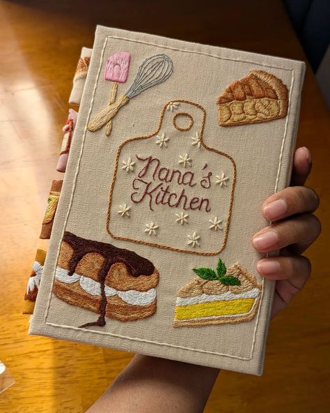 I've created different versions of this recipe journal, and even though it can be challenging, I always love how it turns out. ☺️🥐 #recipebook #handembroidery #embroidery #customorder Recipe Journal Ideas, Recipe Book Aesthetic, Diy Recipe Book, Embroidery Aesthetic, Food Embroidery, Scrapbook Recipe Book, Book Embroidery, Lettering Embroidery, Recipe Book Diy