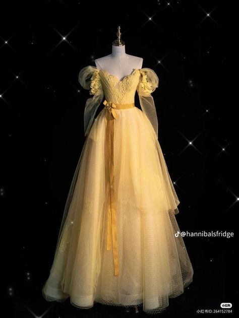 Ball Dress Aesthetic, Yellow Princess Dress, Ball Gowns Fantasy, Royalty Dress, Girls Long Dresses, Royal Dresses, Prom Dress Inspiration, Pretty Prom Dresses, Fantasy Dress