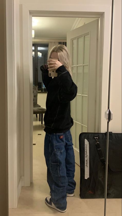 Suga Core Outfit, Dark Wash Cargo Jeans Outfit, Tomboy Looks Women, Long Sleeve Outfits Aesthetic, Baggy Fits Women, Baggy Clothes Y2k, Pro Club Fits, Big Stomach Outfits, Calm Luh Fit