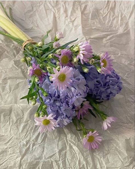 Flower Board, Lavender Aesthetic, Boquette Flowers, A Bouquet Of Flowers, Belle Rose, Nothing But Flowers, Flower Therapy, Flowers For You, Bouquet Of Flowers