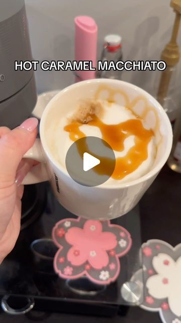 Machiatto Recipe, Hot Caramel Macchiato Recipe, Cappuccino Aesthetic, Vanilla Bean Syrup, Carmel Macchiato, Caramel Macchiato Recipe, Tiktok Followers, Caramel Drizzle, Caramel Coffee