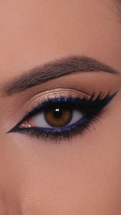 Blue Colour Eye Makeup, Blue Eyeshadow Makeup Looks, Colourful Eye Makeup, Prom Eyes, Eye Makeup Images, Creamy Eyeshadow, Make Up Inspiration, Eye Makeup Techniques, Makeup For Hazel Eyes